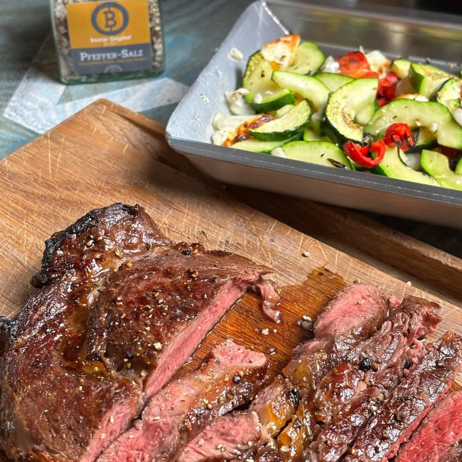 BEEFER E-BEEFER Pro 800°C Oberhitzegrill mit Kochbuch "Der BEEFER 2" im Set - 1400001-Set2