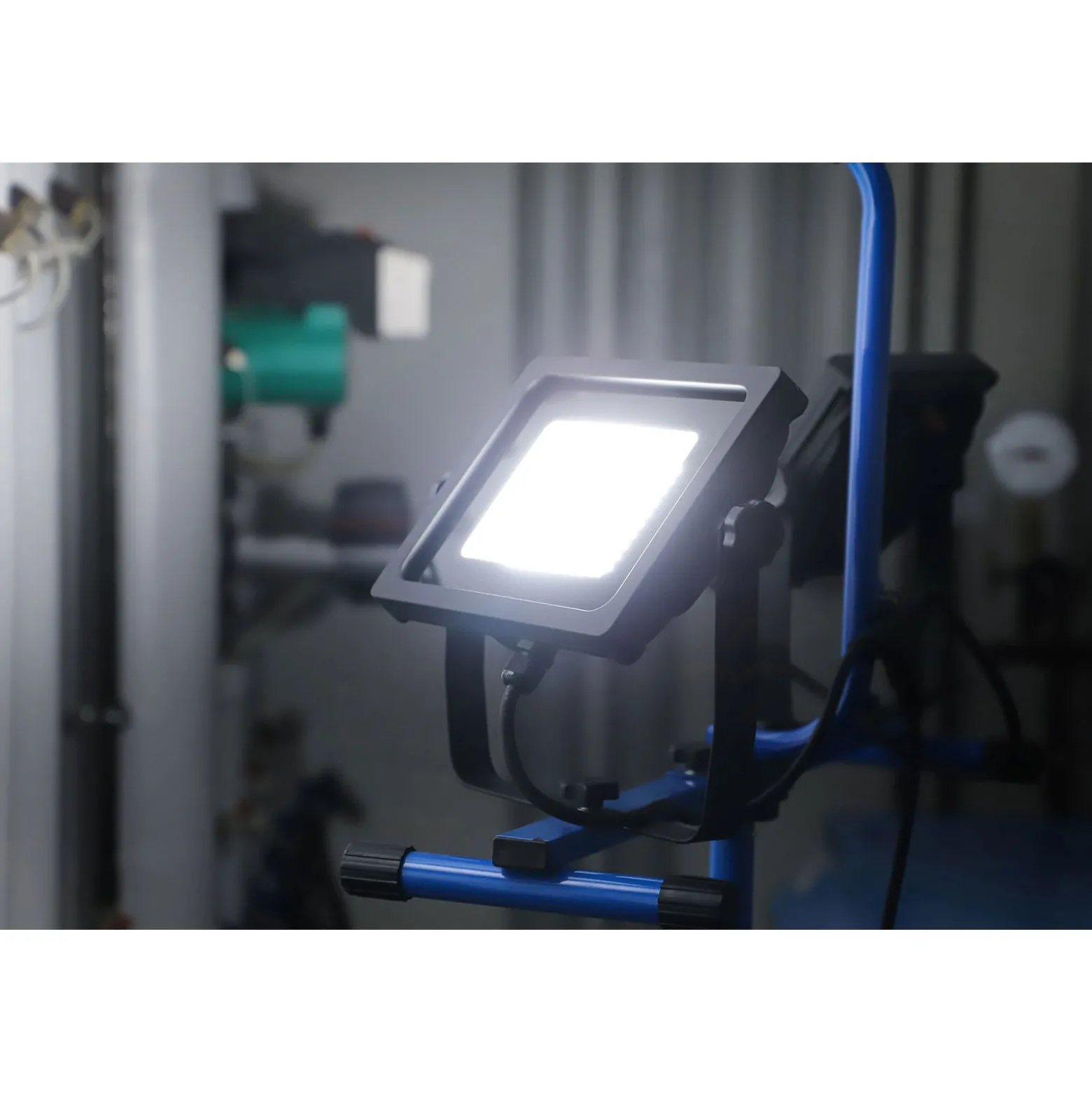 BGS Duo-SMD-LED-Arbeits-Strahler mit Stativ 2 x 70 W - 85338