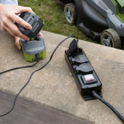Brennenstuhl Steckdosenverteiler mit Schalter IP44 3-fach schwarz 2 m H07RN-F 3G1,5 - 1159950013
