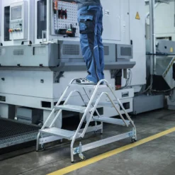 Günzburger Steigtechnik Arbeitspodest beidseitig begehbar Aluminium geriffelt 2 x 2 Stufen - 050059
