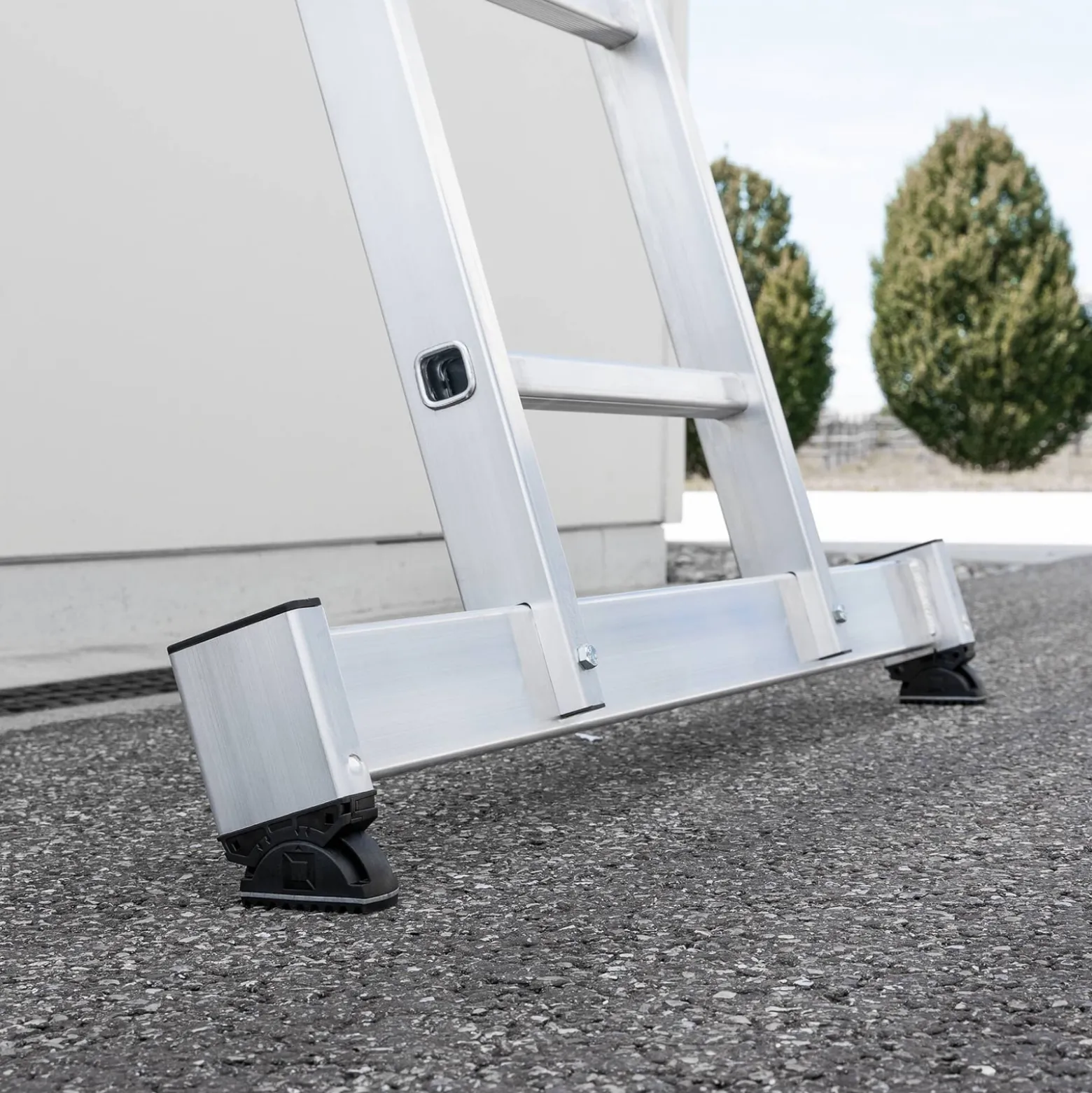 Günzburger Steigtechnik Klappleiter 2tlg. mit nivello-Traverse 2 x 4 Sprossen - 032208