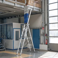 Günzburger Steigtechnik Mehrzweckleiter 3tlg. mit nivello-Traverse und Wandlaufrollen 3 x 6 Sprossen - 033306