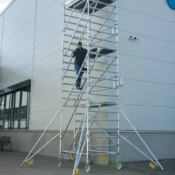 Günzburger Steigtechnik Rollgerüst 1,35 x 3 m mit Schrägaufstiegen & Ausleger Plattformhöhe 4,35 m - 167220