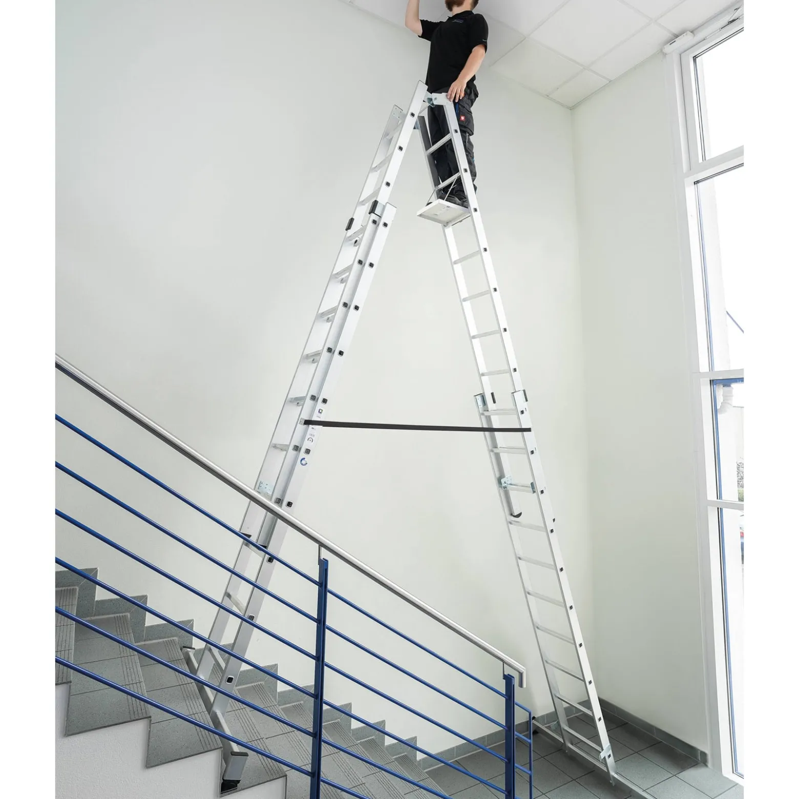 Günzburger Steigtechnik Sprossen-Stehleiter 4tlg. mit nivello-Traverse 4 x 8 Sprossen - 033032