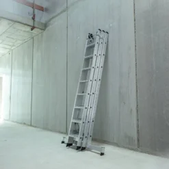 Günzburger Steigtechnik Stufen-Mehrzweckleiter 3tlg. mit nivello-Traverse und clip-step R13 3 x 6 Stufen - 033319