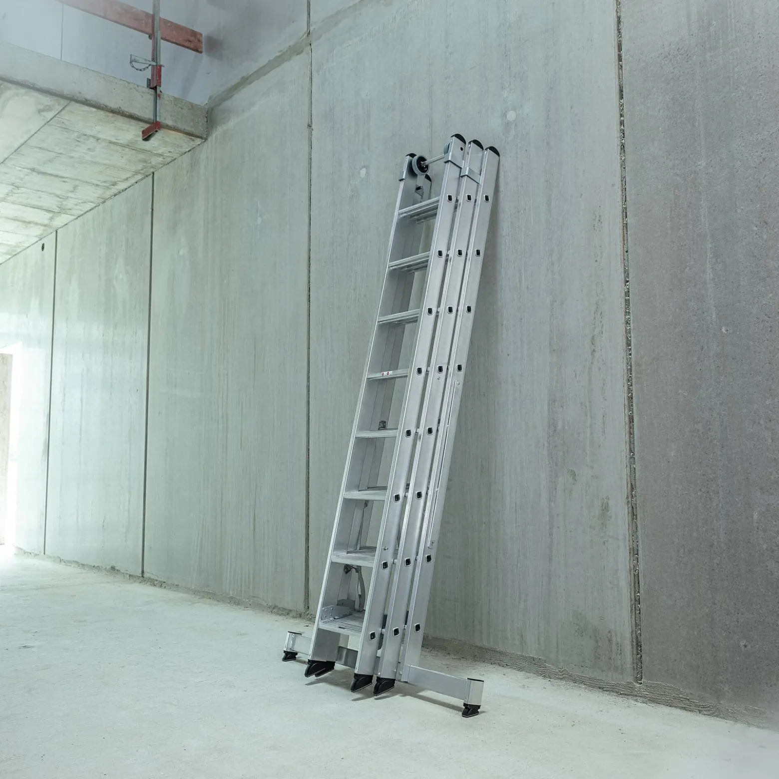 Günzburger Steigtechnik Stufen-Mehrzweckleiter 3tlg. mit nivello-Traverse und clip-step R13 3 x 6 Stufen - 033319