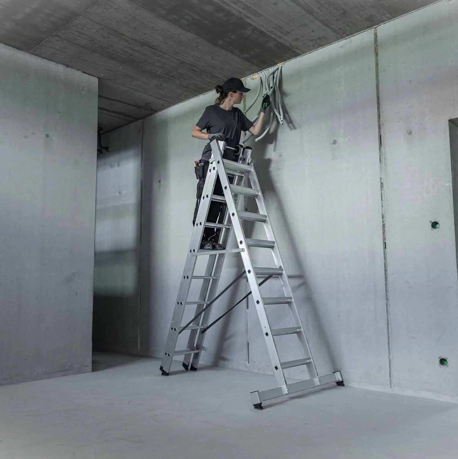 Günzburger Steigtechnik Stufen-Mehrzweckleiter 3tlg. mit nivello-Traverse und clip-step R13 3 x 6 Stufen - 033319