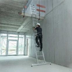 Günzburger Steigtechnik Stufen-Mehrzweckleiter 3tlg. mit nivello-Traverse und clip-step R13 3 x 6 Stufen - 033319