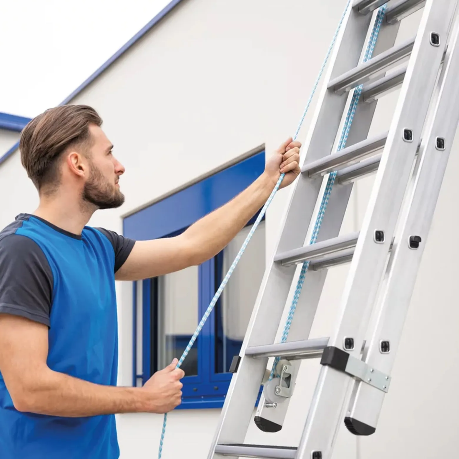 Günzburger Steigtechnik Stufen-Seilzugleiter 2tlg. mit nivello-Traverse 2 x 12 Stufen - 040684