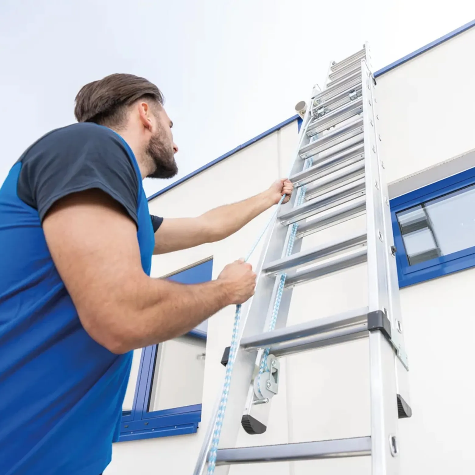 Günzburger Steigtechnik Stufen-Seilzugleiter 2tlg. mit nivello-Traverse 2 x 12 Stufen - 040684