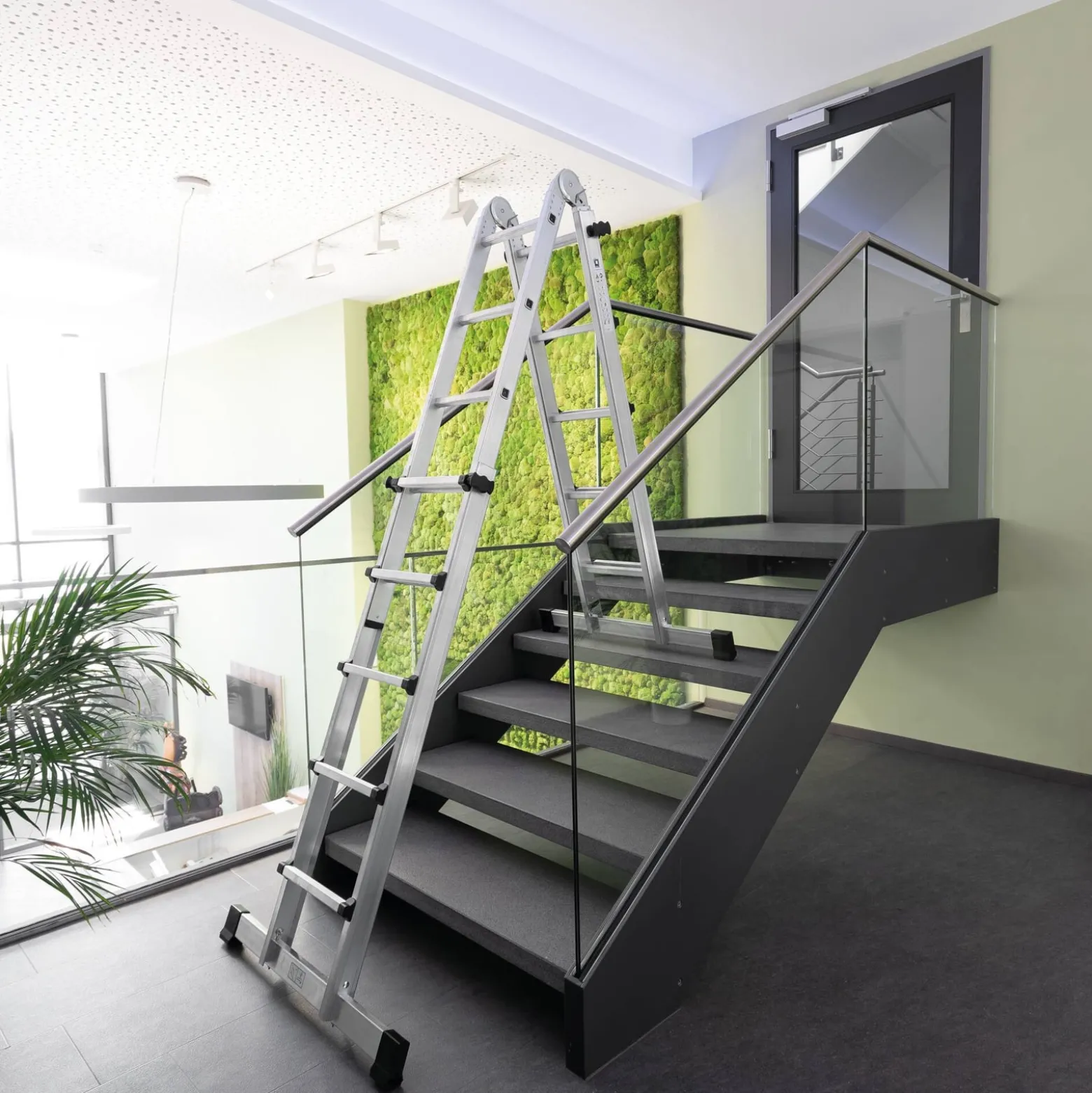 Günzburger Steigtechnik Teleskopleiter 4tlg. mit Traverse 4 x 3 Sprossen - 032121