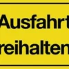 Hinweiszeichen Ausfahrt freihalten! L250xB150mm gelb schwarz Ku.