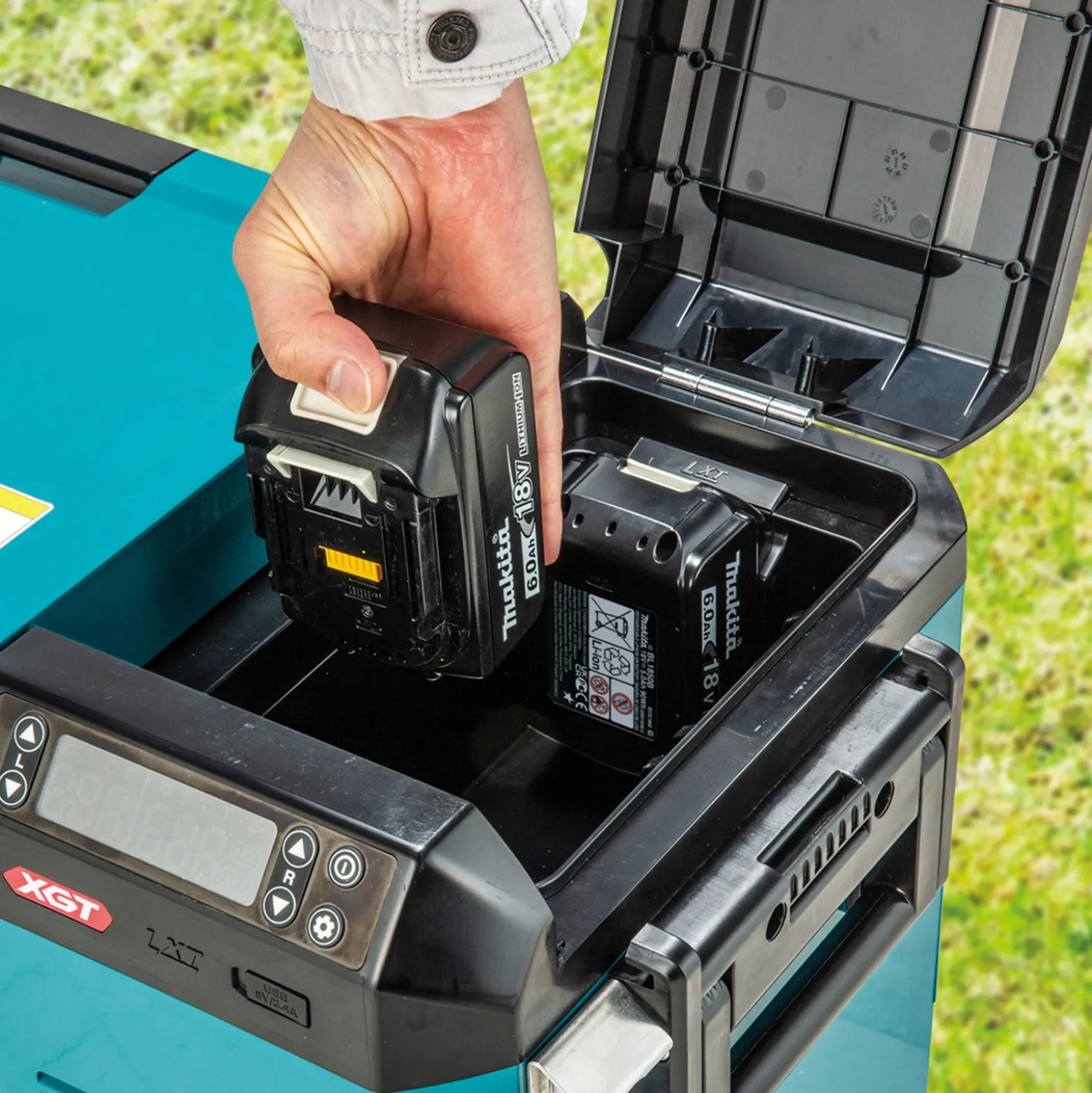 Makita CW004GZ Akku-Kompressor-Kühl- und Wärmebox 40 V max. 29 Liter Solo