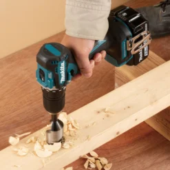 Makita DDF487RAJ Akku-Bohrschrauber 18V / 2,0 Ah, 2 Akkus + Ladegerät im MAKPAC