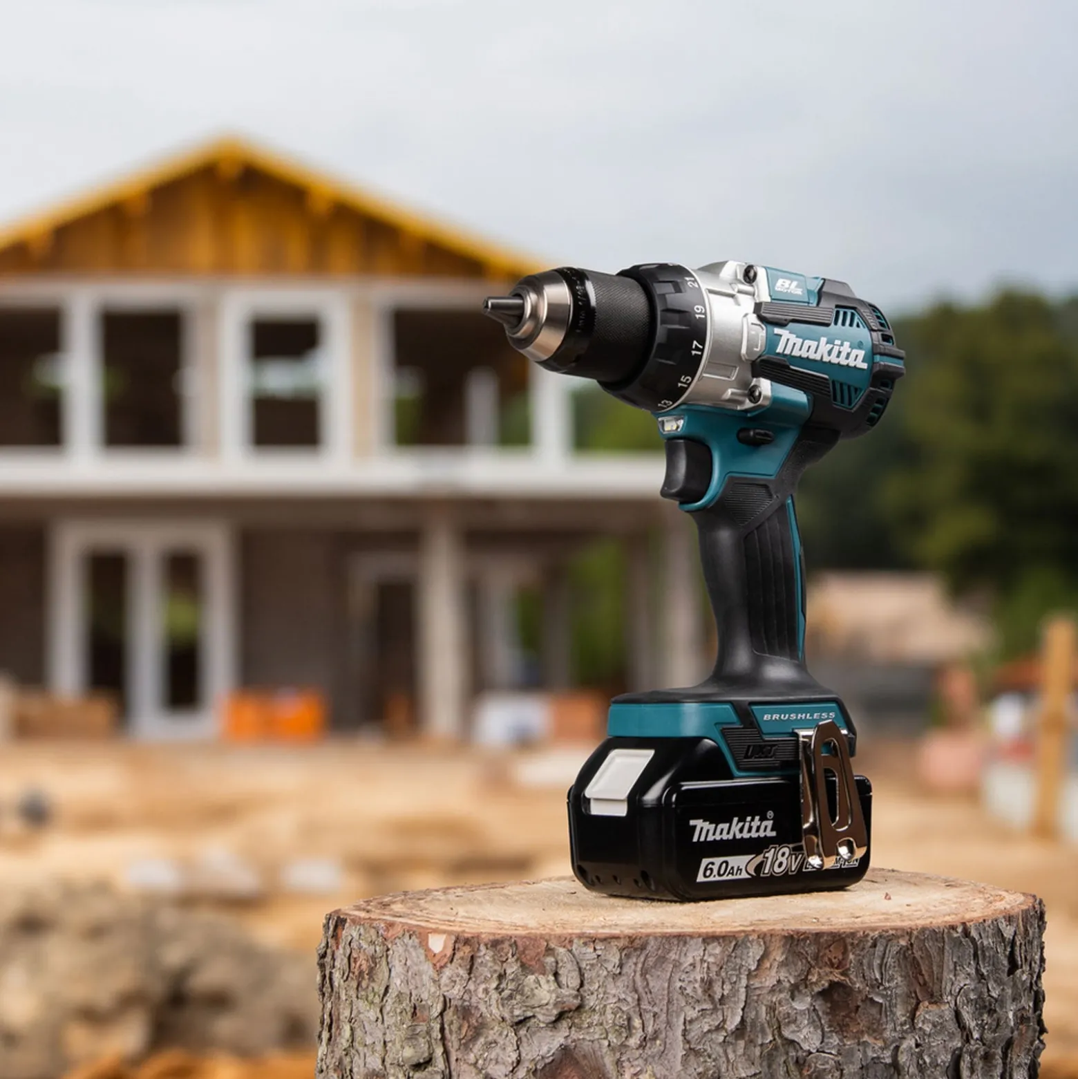Makita DHP489RTJ Akku-Schlagbohrschrauber 18 V / 2x 5,0 Ah Akku + Ladegerät im MAKPAC