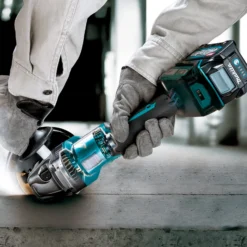 Makita GA023GM206 Akku-Winkelschleifer 40V max. / 2x 4,0 Ah Akku + Schnellladegerät im MAKPAC + Side-Kick