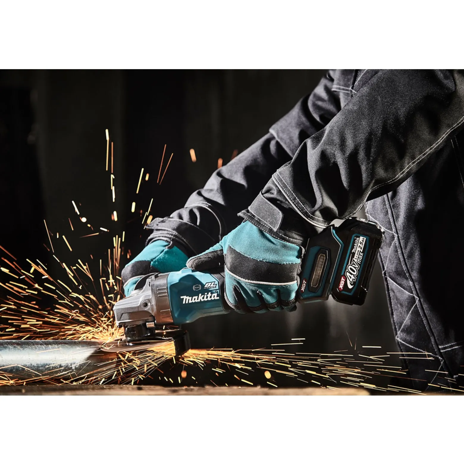 Makita GA005GM201 Akku-Winkelschleifer XGT Ø 125 mm 40 V max. / 2x 4,0 Ah Akku + Ladegerät in MAKPAC