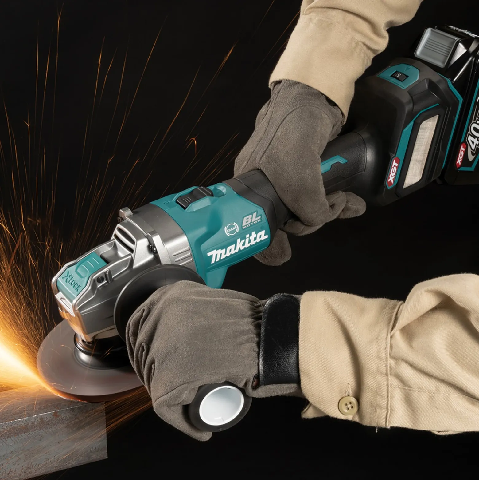 Makita GA041GM201 Akku-Winkelschleifer Ø 125 mm 40 V max. / 2x 4,0 Ah Akku + Ladegerät im MAKPAC
