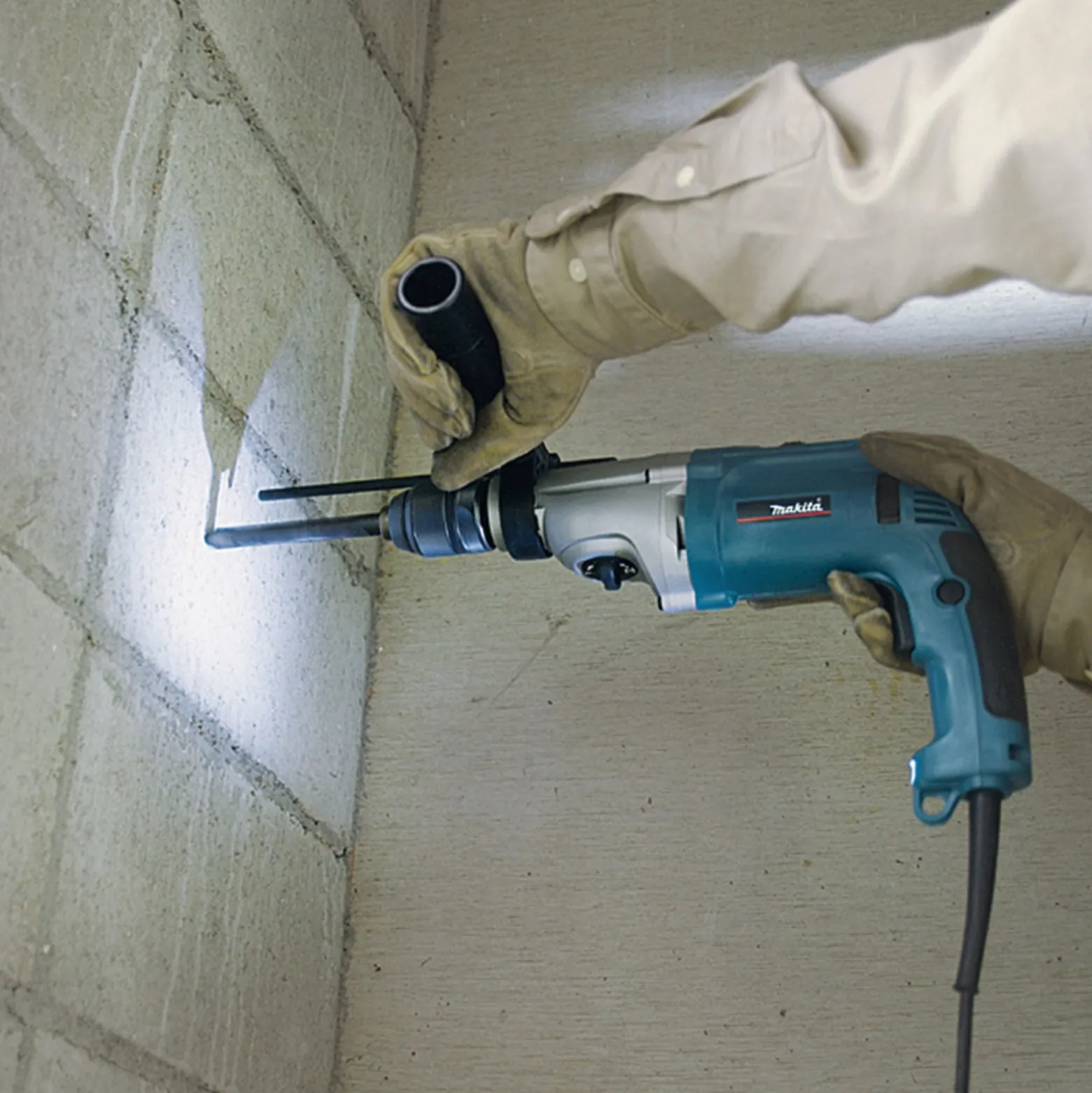 Makita HP2071FJ Schlagbohrmaschine 1.010 W mit LED im MAKPAC