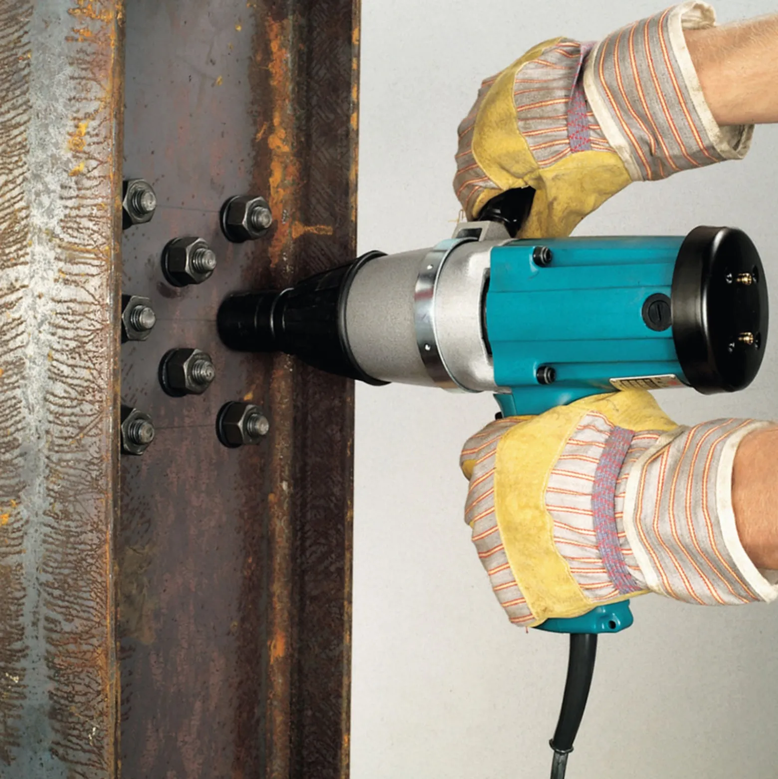 Makita 6906J Schlagschrauber 600 Nm 850 W im MAKPAC