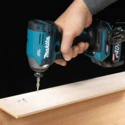 Makita TD003GA202 Akku-Schlagschrauber XGT 40 V / 2x 2,0 Ah Akku & Ladegerät im Makpac