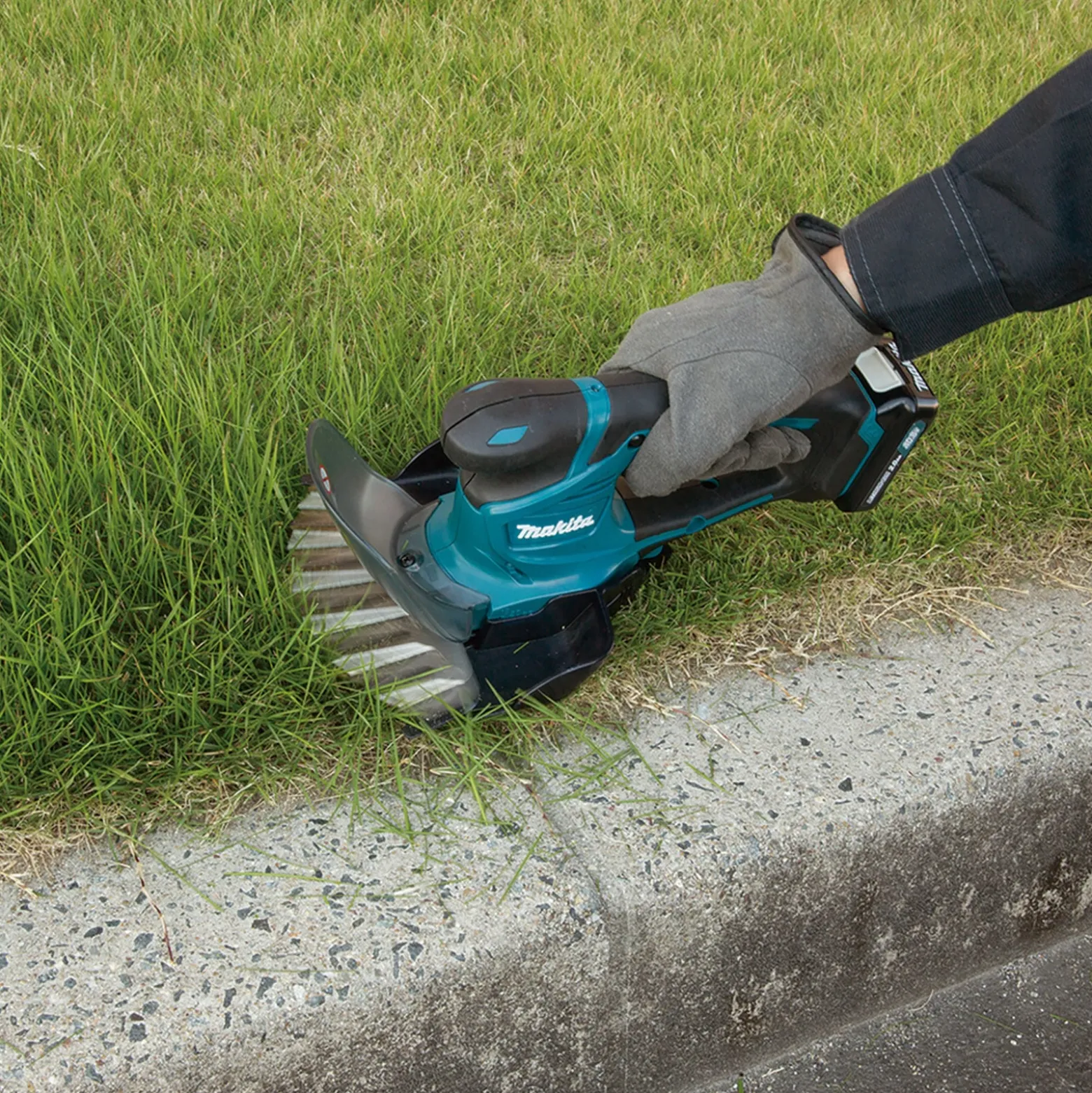 Makita UM600DZX Akku-Gras- / Strauchschere 12V max. Solo