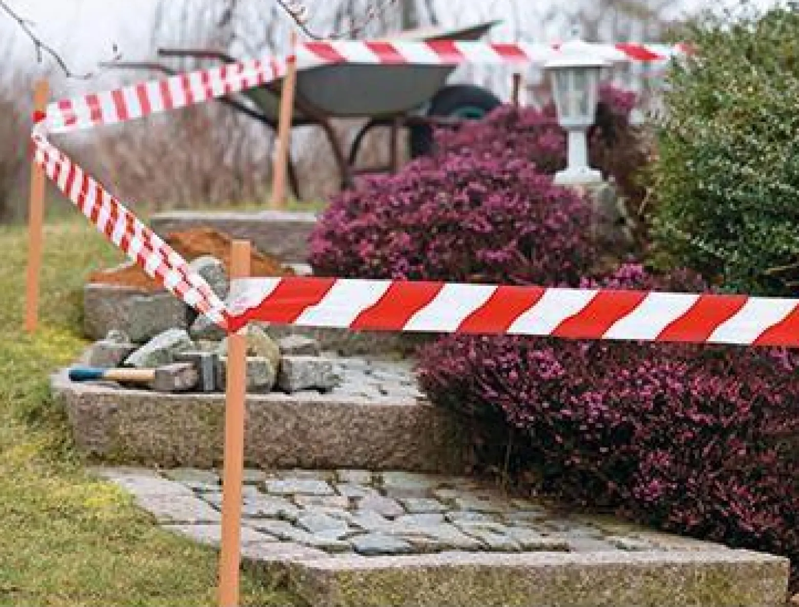 tesa Absperrband Signal 58137-00000 80mmx100m rot/weiß