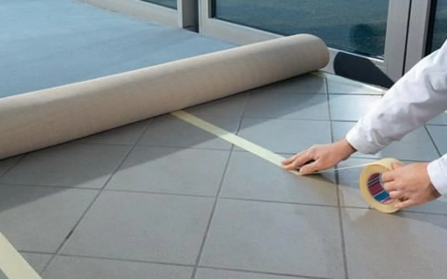 Tesa doppelseitiges Klebeband Tesafix 4944 Länge 25 m Breite 50 mm - 04944-00001-11