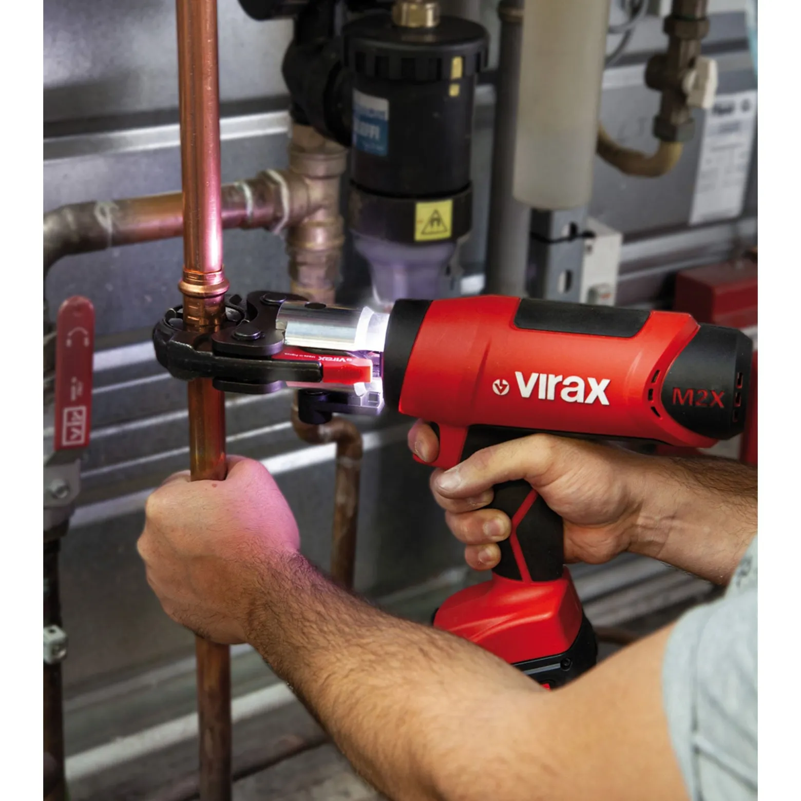 VIRAX Akku-Pressmaschine VIPER M2X 18V 1x 2,0 Ah CAS-Akku + Ladegerät inkl. Mutterzange - 253569