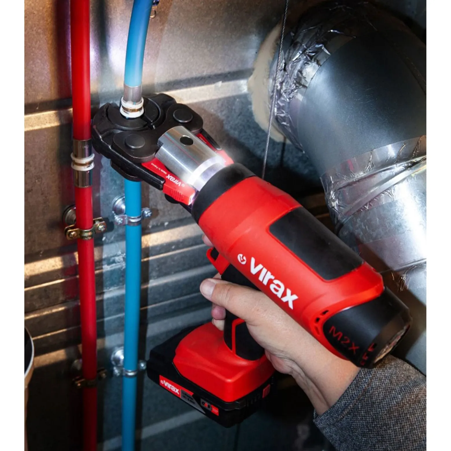 VIRAX Akku-Pressmaschine VIPER M2X 18V 1x 2,0 Ah CAS-Akku + Ladegerät inkl. Mutterzange - 253569